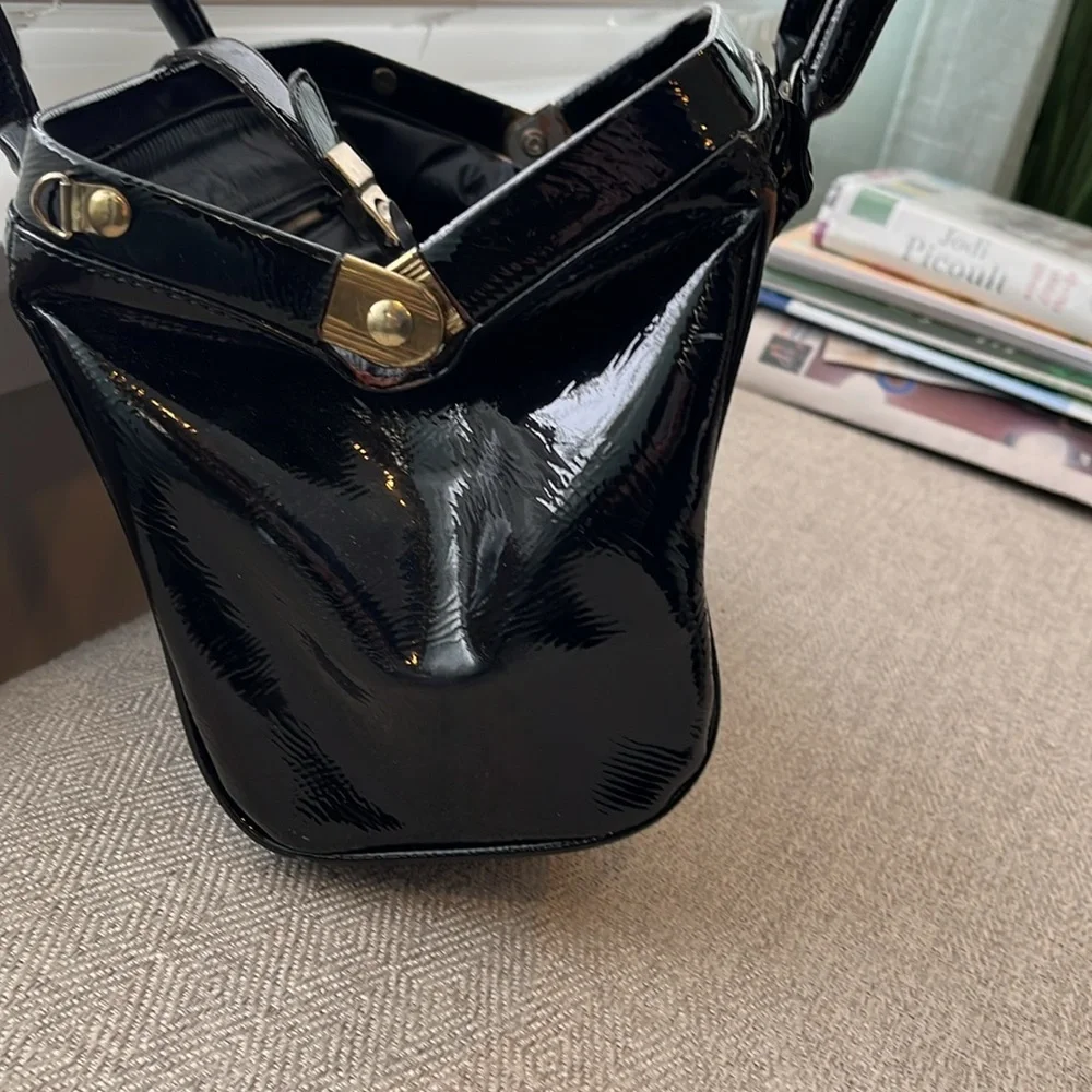 Vintage Black patent and brown patterned handbag in great condition